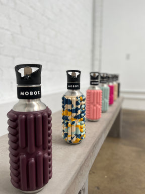 exposition of diffferent color Grace 27oz Mobot foam roller water bottles