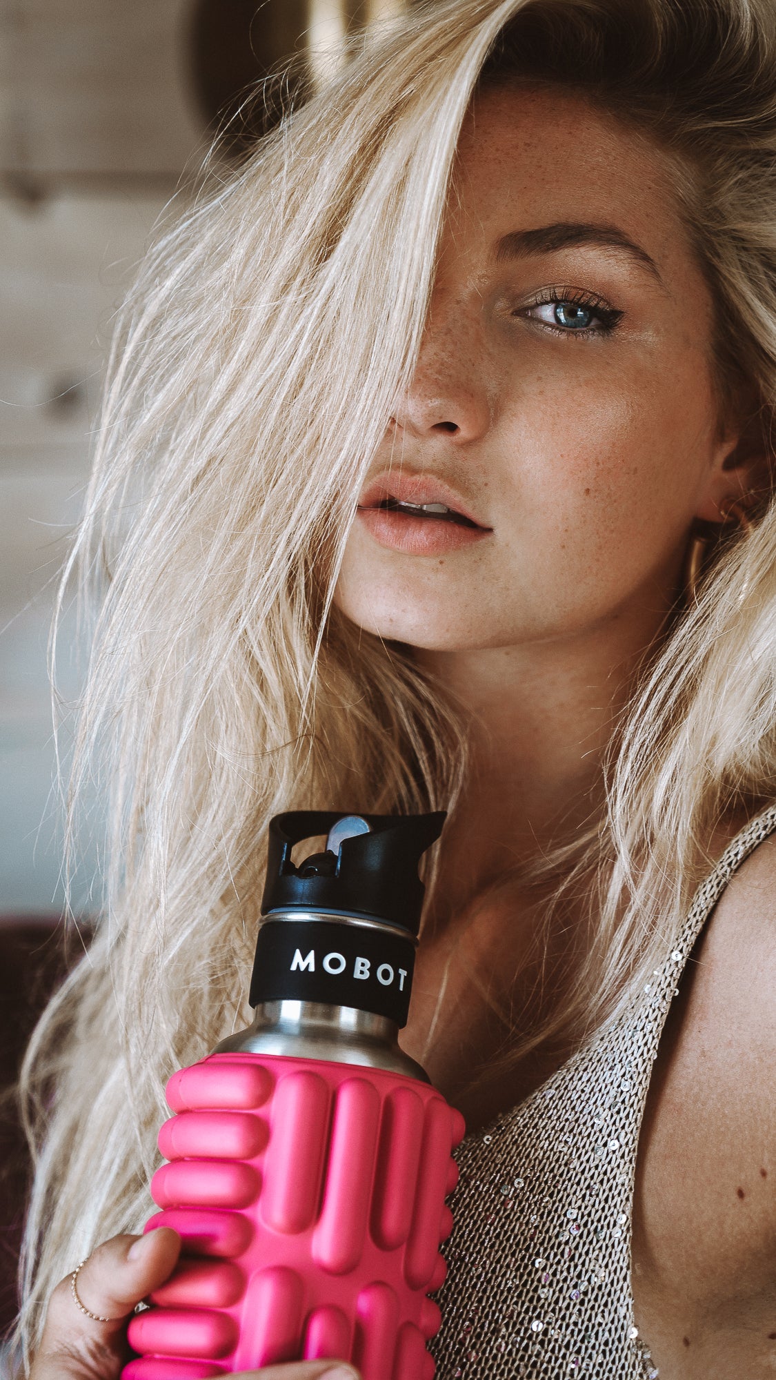 MOBOT Grace 27oz – Pink Candy Foam Roller Water Bottle